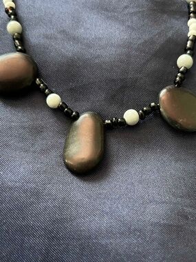 NECKLACE 3 BLACK AGATE GEMSTONES WITH WHITE GLASS BEADS, BLACK GLASS SEED BEADS